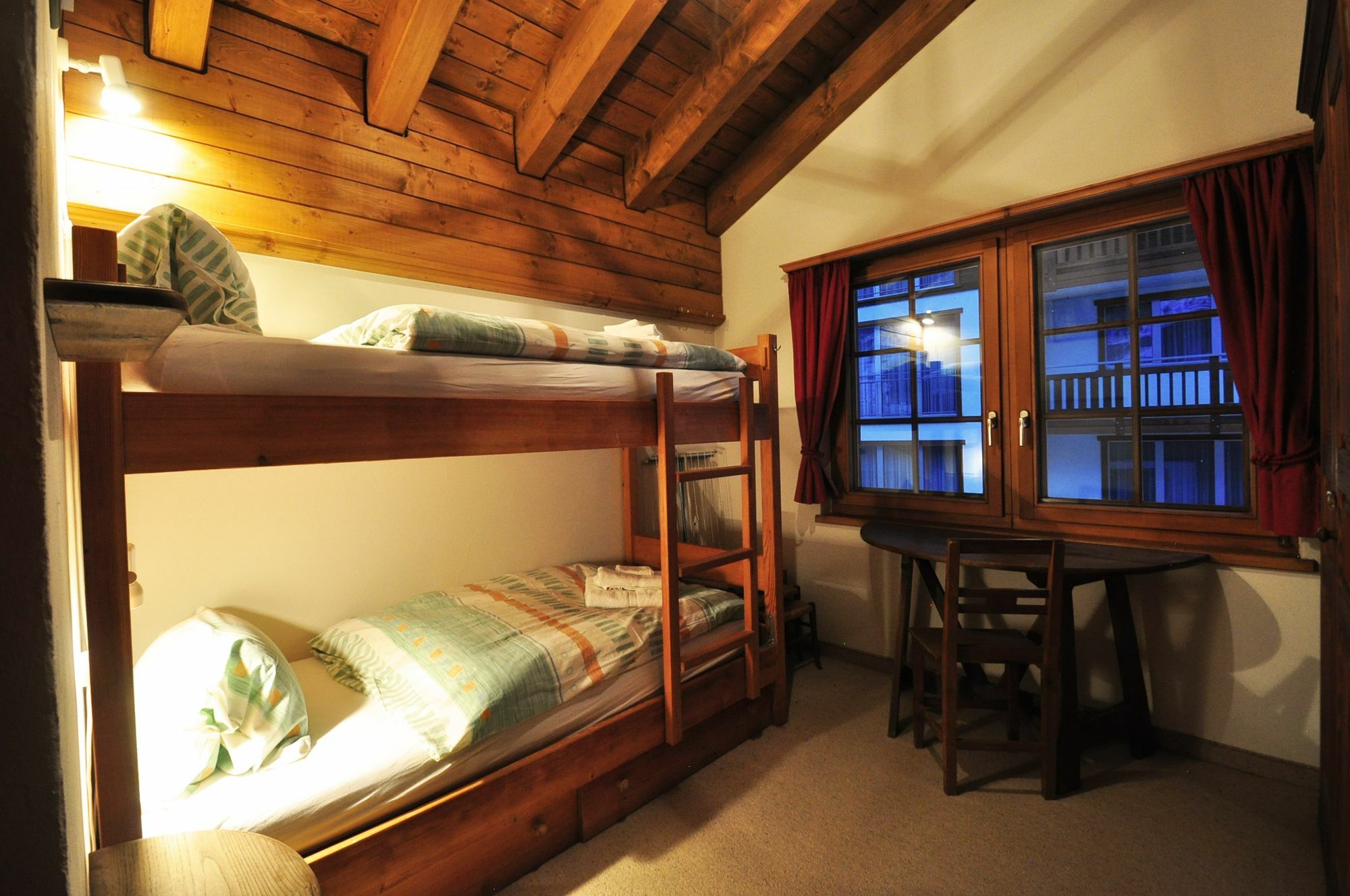 Haus Tiefbach - Apartment Cervino Zermatt Eksteriør billede