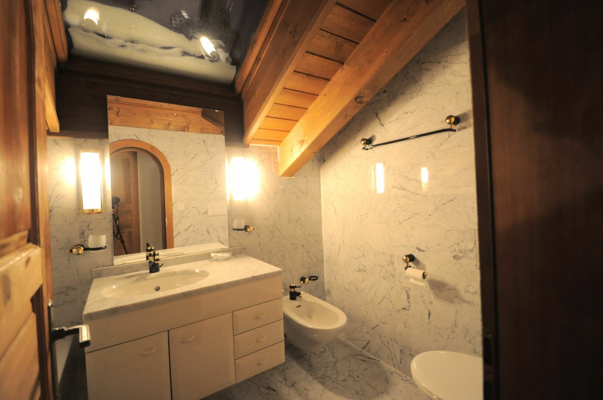 Haus Tiefbach - Apartment Cervino Zermatt Eksteriør billede
